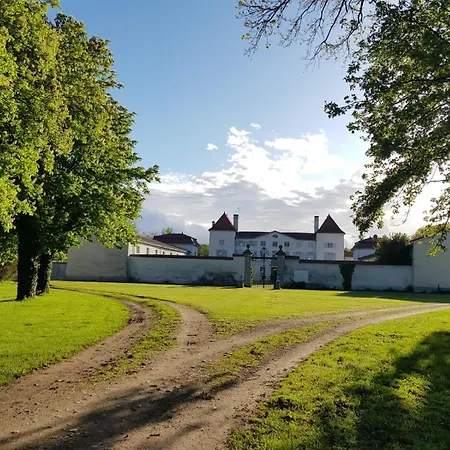 Alojamento de Acomodação e Pequeno-almoço Chateau Des Perichons 4*