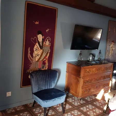 Chateau Des Perichons לינה וארוחת בוקר *