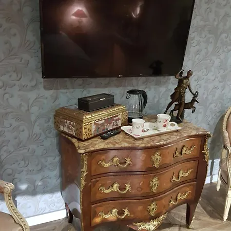 Chateau Des Perichons 4* Poncins