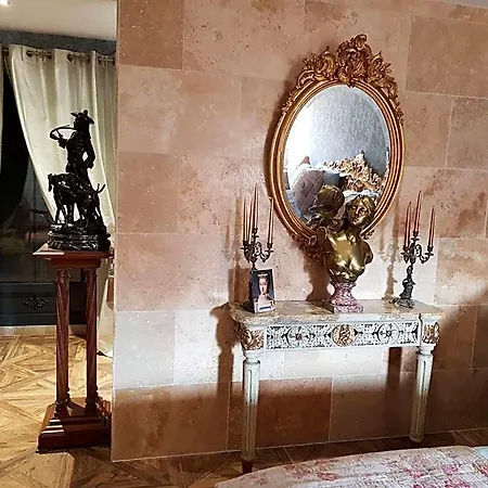 Chateau Des Perichons 4*